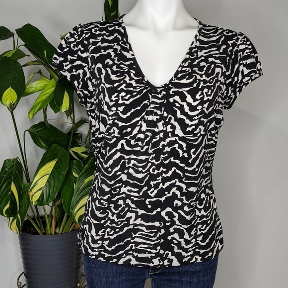 ✨3/$15 Worthington black & white work blouse LP - Picture 1 of 5